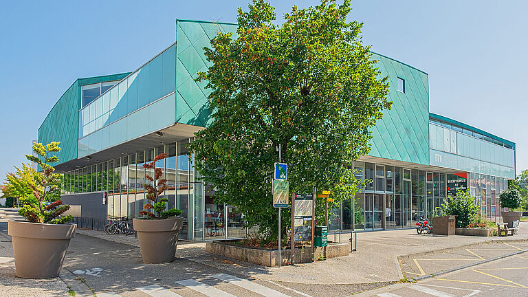 Photographie de la édiathèque de Meyzieu